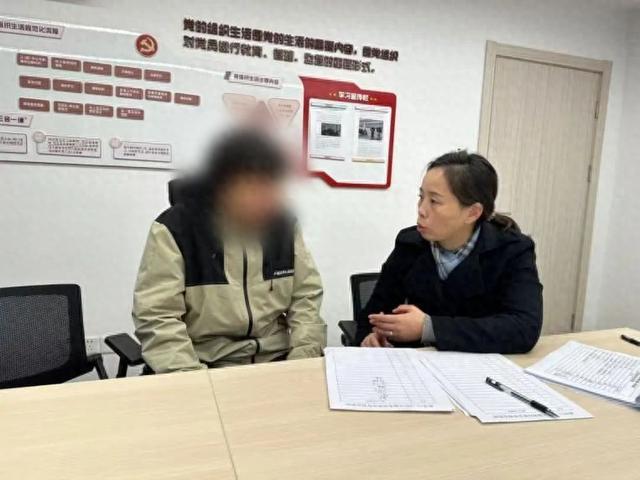 他们的职场之路是这样打开的……j9九游会网站入口一人一策！(图1)