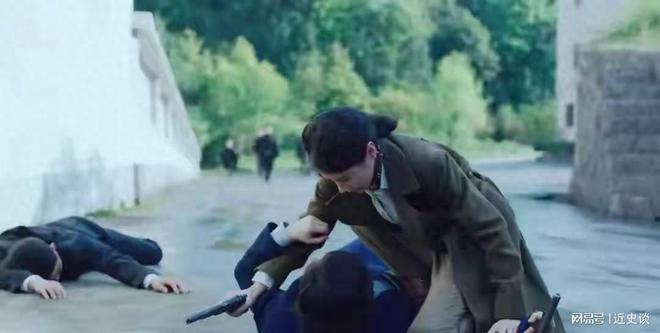 反转看哭全网!舟山的解放多亏黎晴抓捕朱枫j9九游会网址是什么《沉默的荣耀》结局(图3) 反转看哭全网!舟山的解放多亏黎晴抓捕朱枫j9九游会网址是什么《沉默的荣耀》结局(图3)